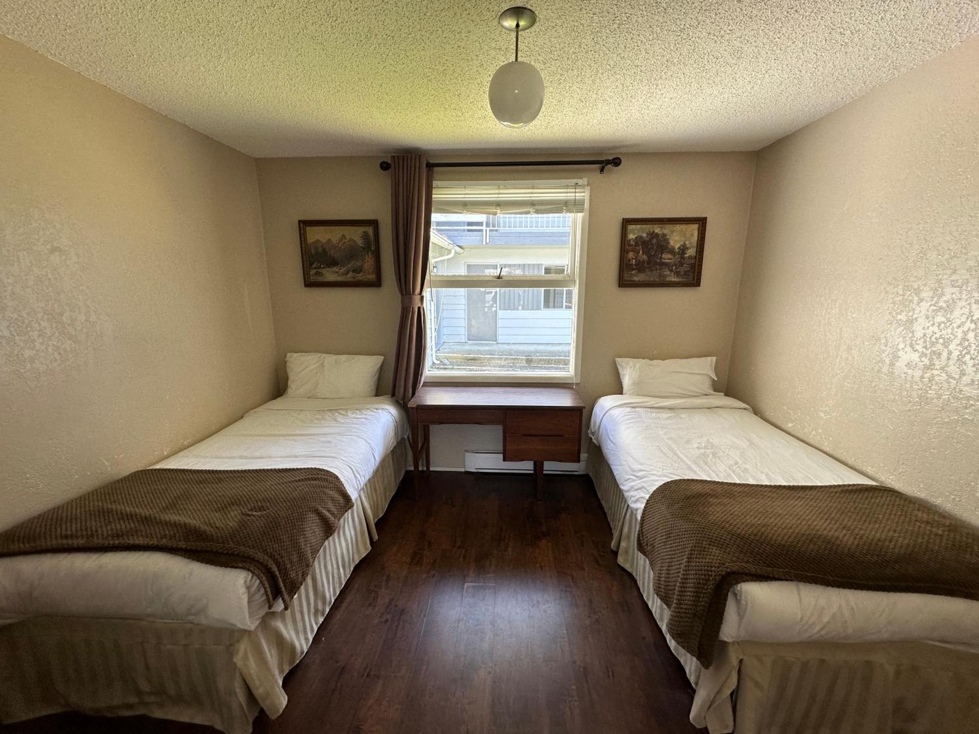 Island West Resort-Motel Юклулет Екстер'єр фото