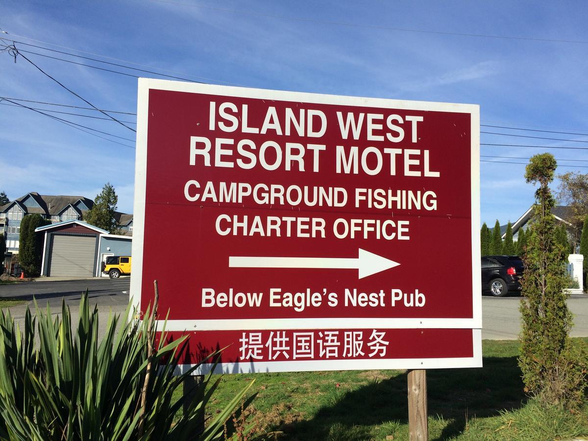 Island West Resort-Motel Юклулет Екстер'єр фото